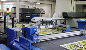 Alimentador automático DYSS a punto de cargar la hoja