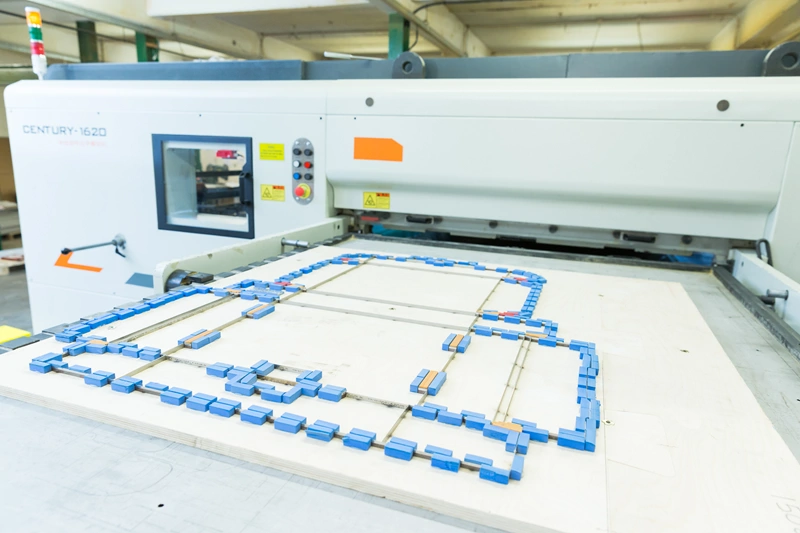 Herramienta de troquelada de producción producida a partir de una línea de troqueles KASEMAKE