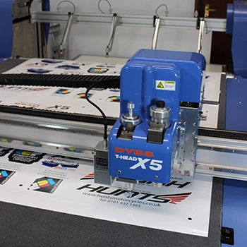 Pegatinas Kiss Cutting con DYSS | Corte digital de precisión